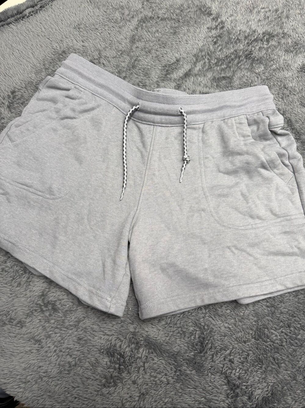 Columbia Women's Gray Sweat Shorts Size Medium in great shape!
